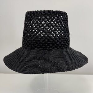 Janessa Leoné Black hat